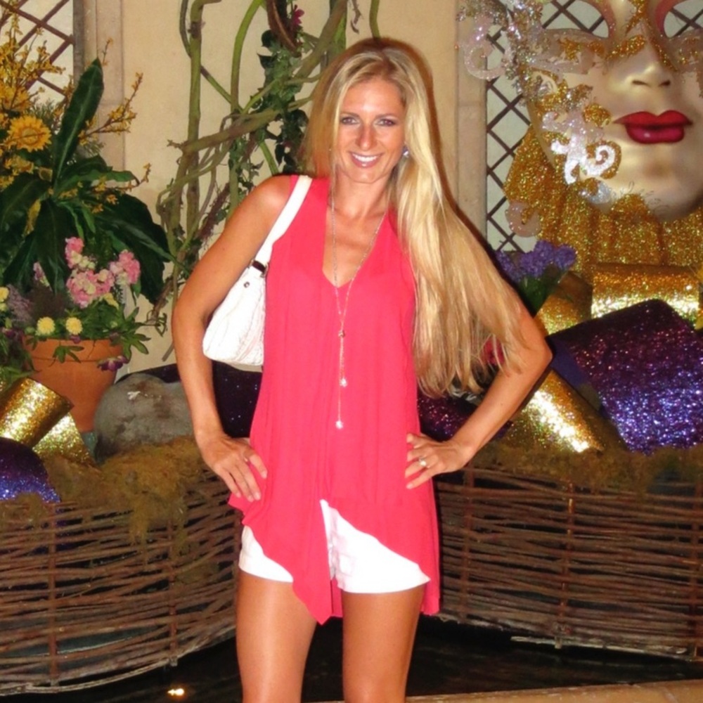 BCBG MaxAzria Cyprien Asymmetrical Top bright red / size XS